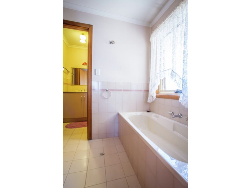 24 Sunset Drive, Mount Gambier SA 5290