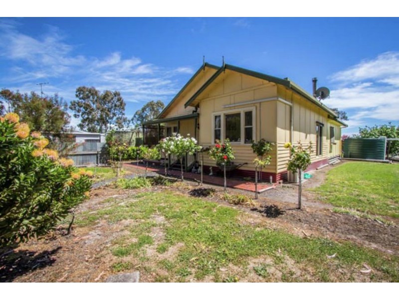 18 Strathdownie School Road, Strathdownie VIC 3312