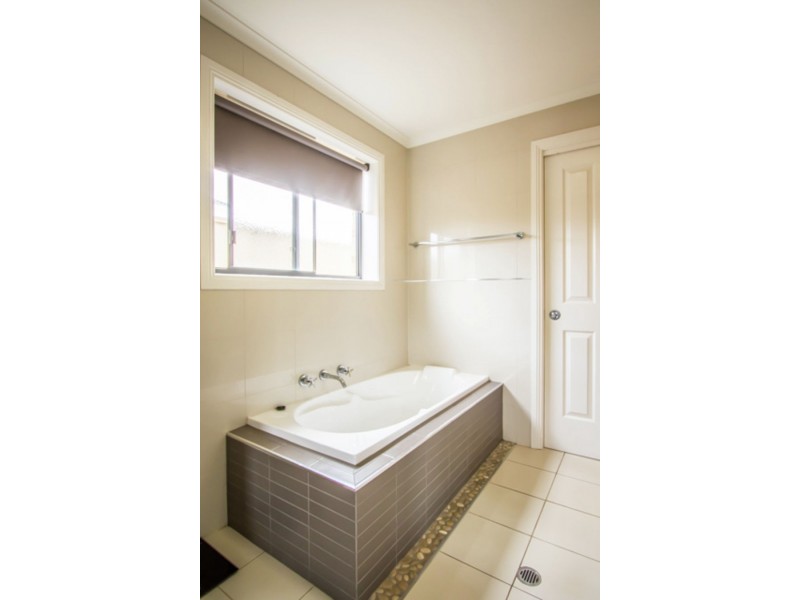 8 Queens Court, Mount Gambier SA 5290