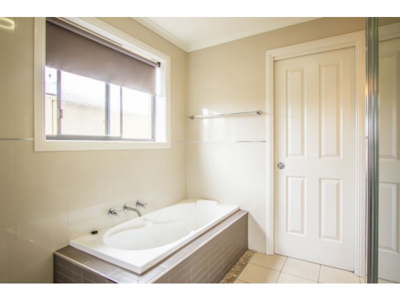 8 Queens Court, Mount Gambier SA 5290