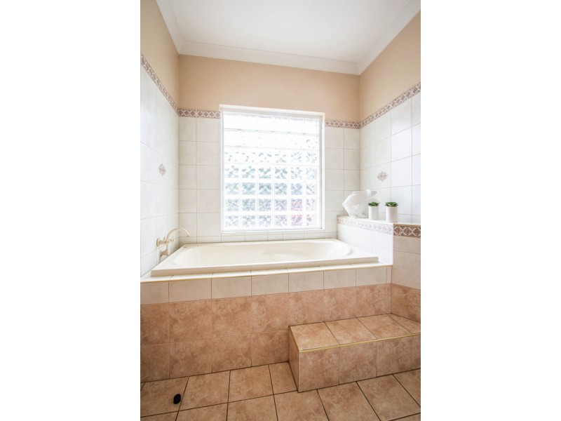 18 Glenmont Crescent, Mount Gambier SA 5290