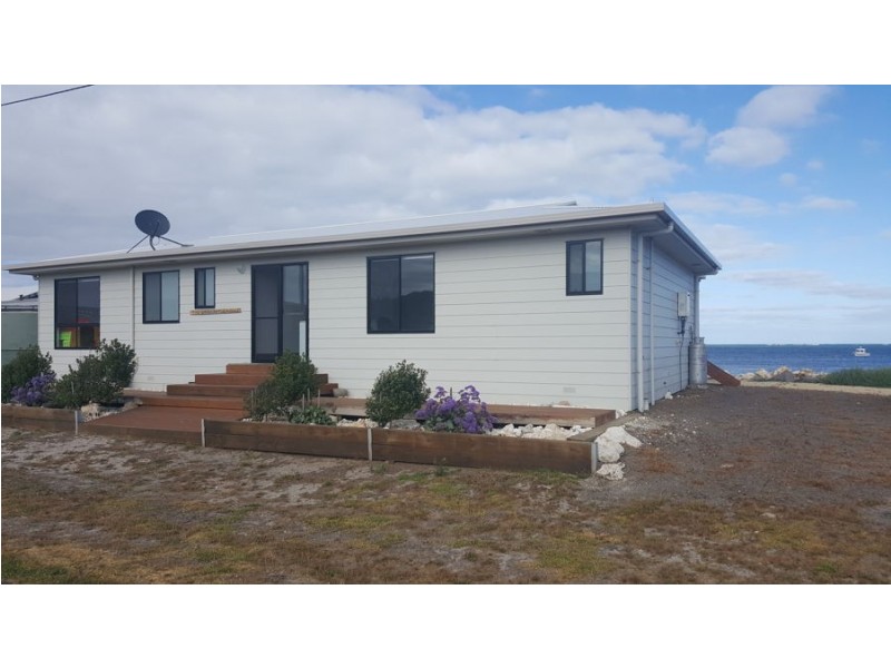 18 Newton Road, Pelican Point SA 5291