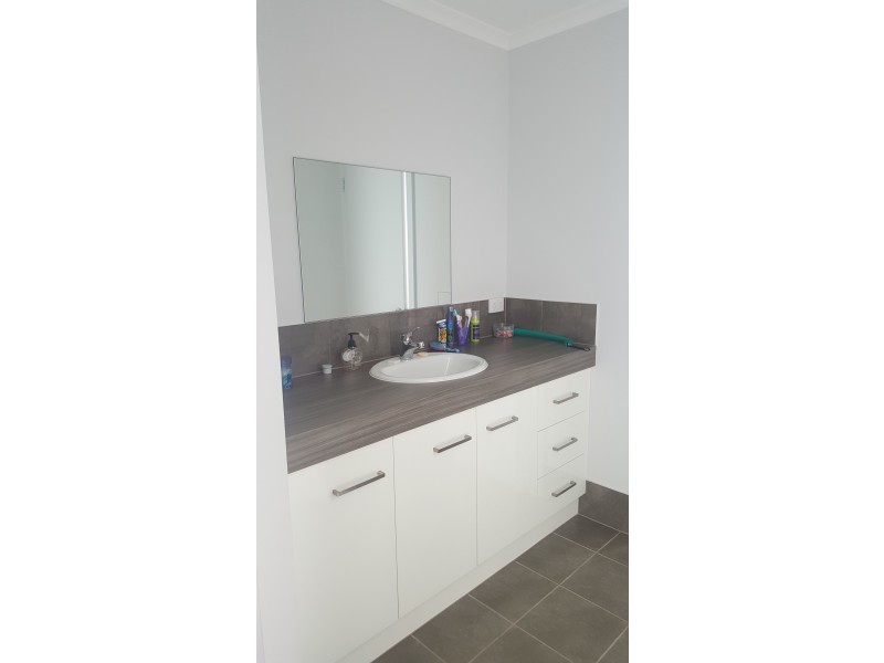 18 Newton Road, Pelican Point SA 5291