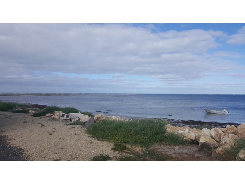 18 Newton Road, Pelican Point SA 5291