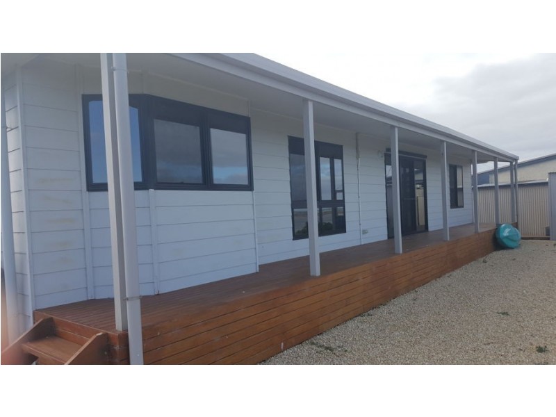 18 Newton Road, Pelican Point SA 5291