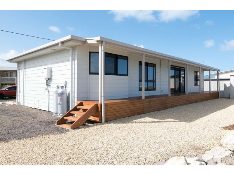 18 Newton Road, Pelican Point SA 5291