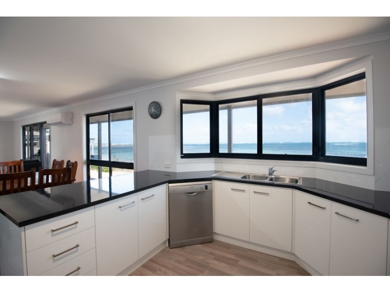 18 Newton Road, Pelican Point SA 5291