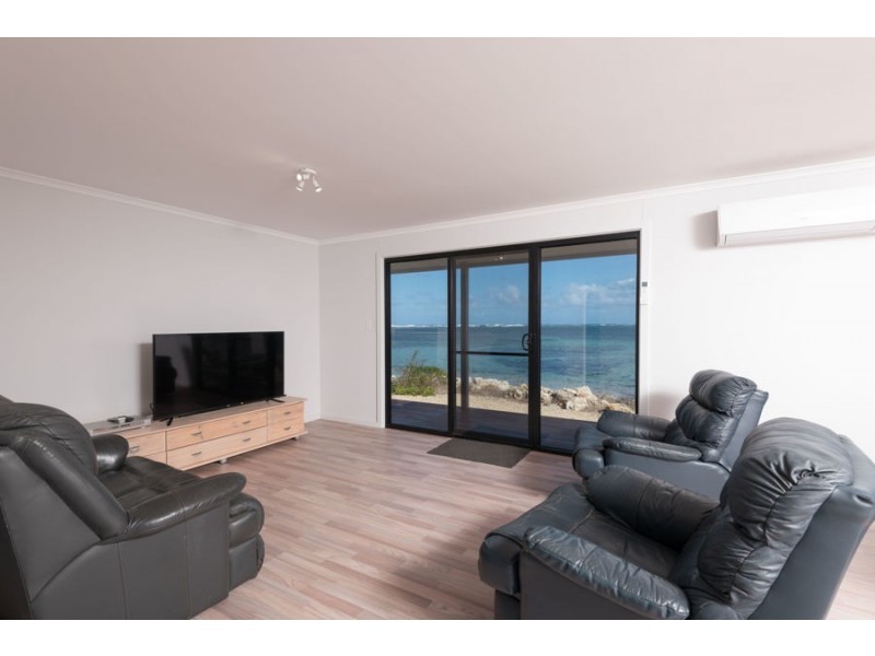 18 Newton Road, Pelican Point SA 5291