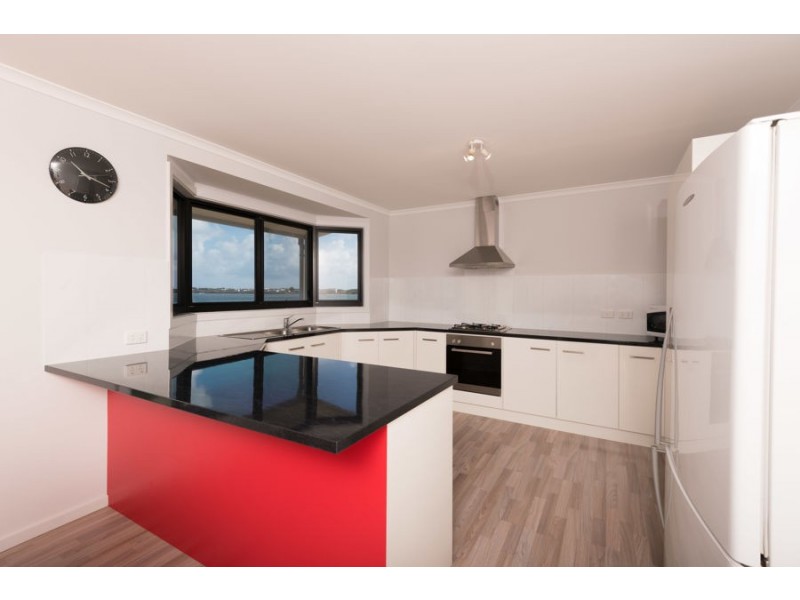 18 Newton Road, Pelican Point SA 5291