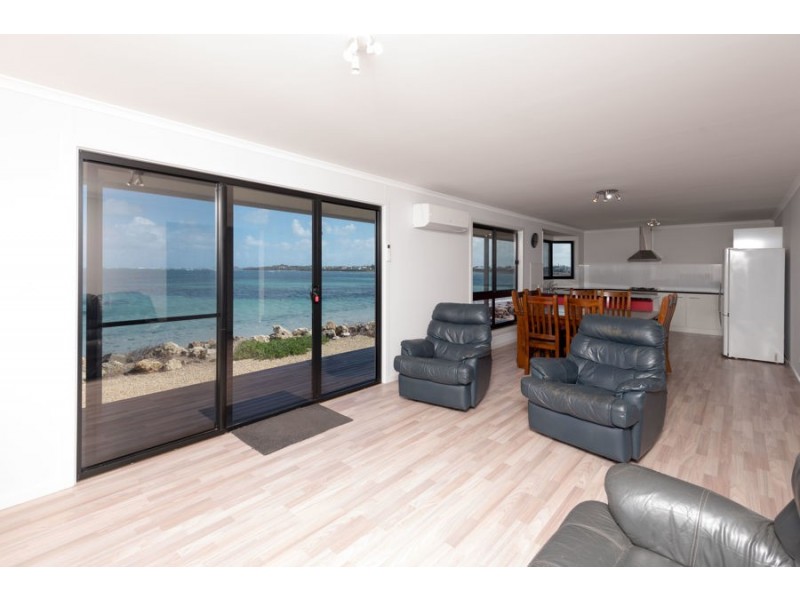 18 Newton Road, Pelican Point SA 5291