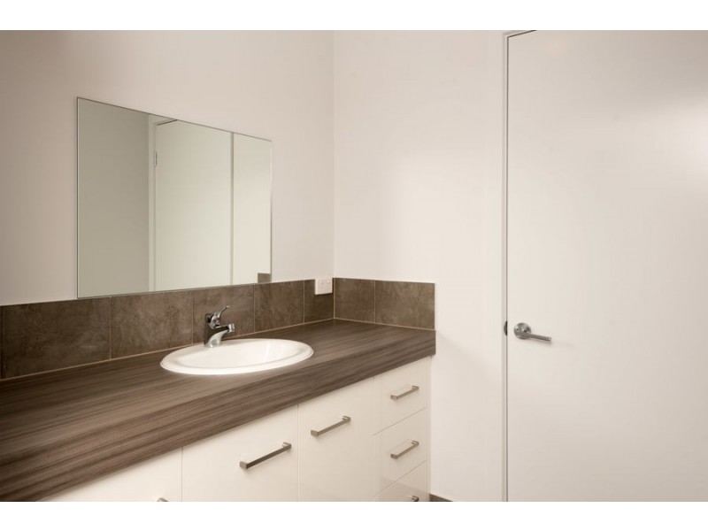 18 Newton Road, Pelican Point SA 5291