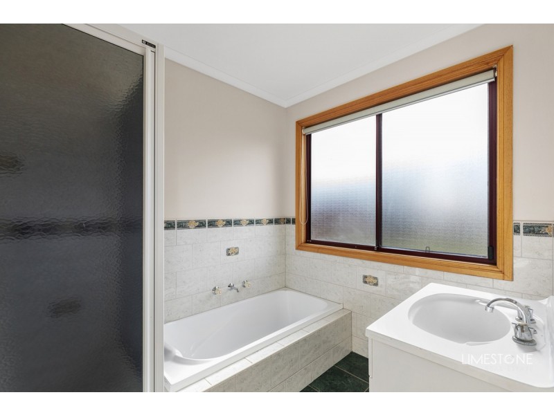 4 Harley Street, Allendale East SA 5291