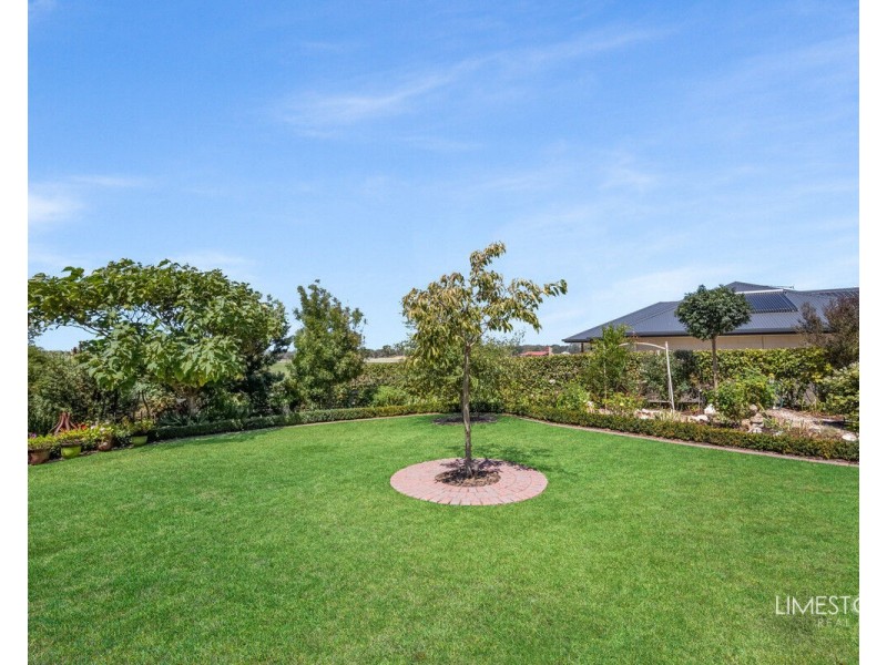 12 Racecourse Crescent, Glenburnie SA 5291