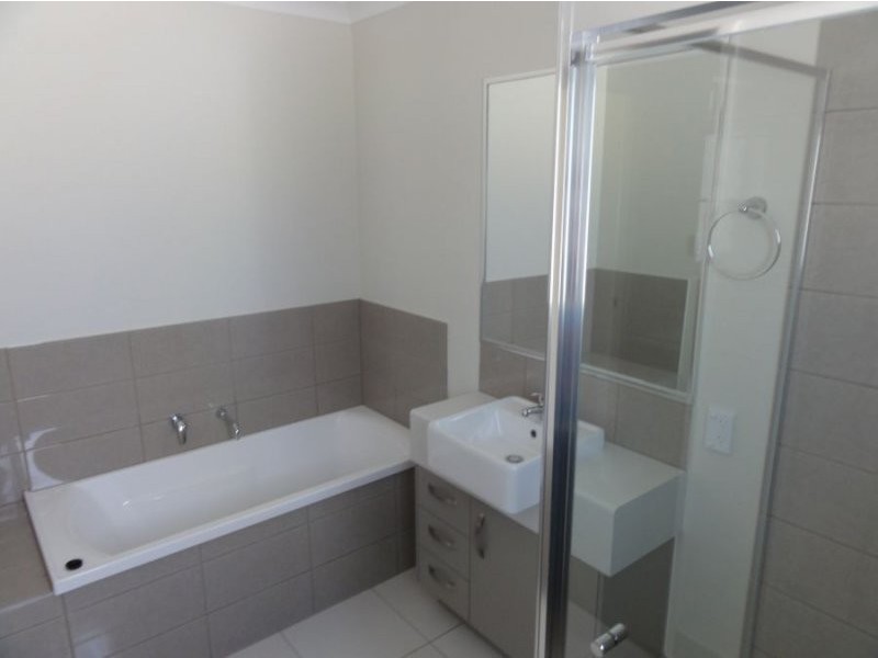 7 New England Lane, Fitzgibbon QLD 4018