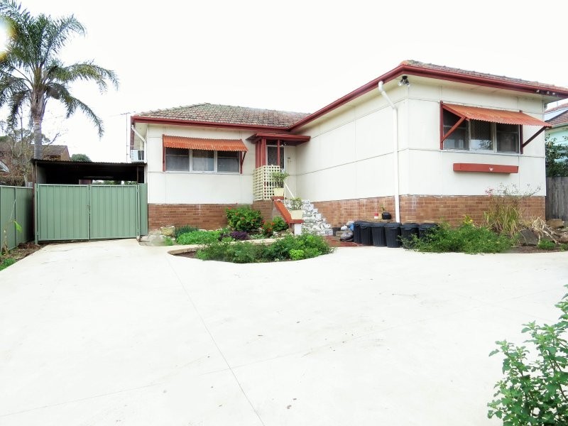 100 Canterbury Road, Glenfield NSW 2167