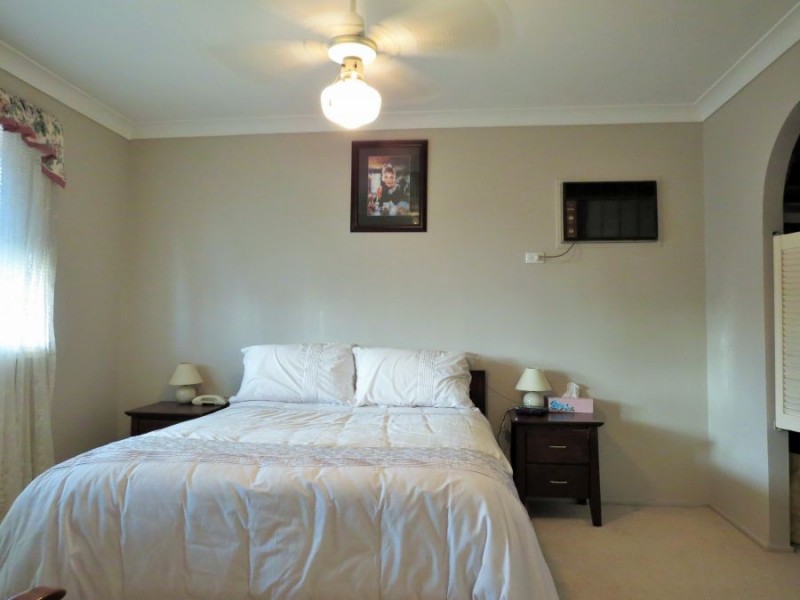 128 Harrow Road, Glenfield NSW 2167