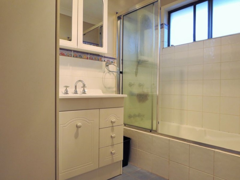 128 Harrow Road, Glenfield NSW 2167