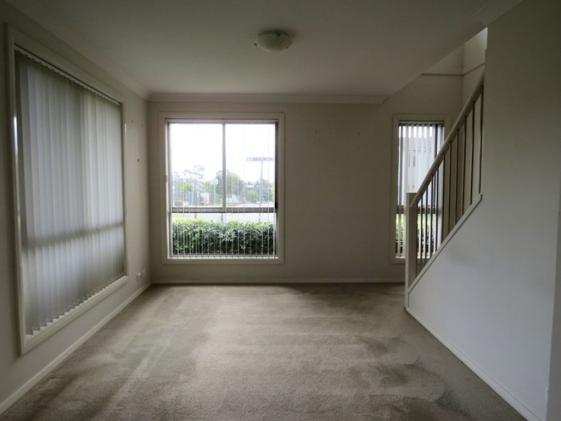 61 Northampton Drive, Glenfield NSW 2167