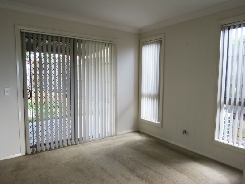 61 Northampton Drive, Glenfield NSW 2167