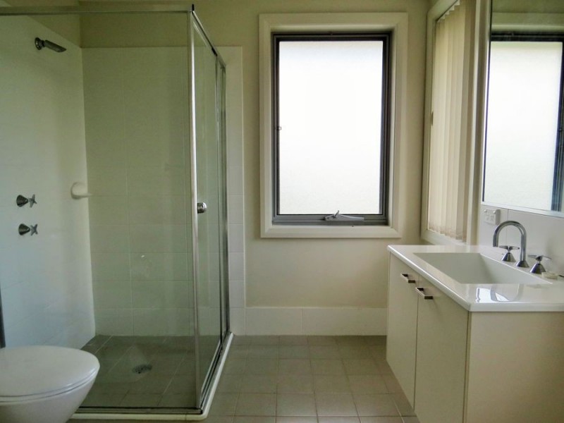 61 Northampton Drive, Glenfield NSW 2167