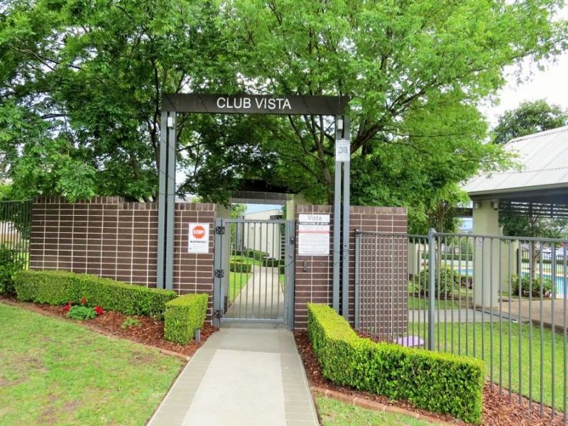 61 Northampton Drive, Glenfield NSW 2167