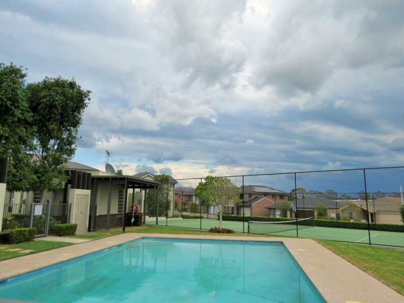 61 Northampton Drive, Glenfield NSW 2167