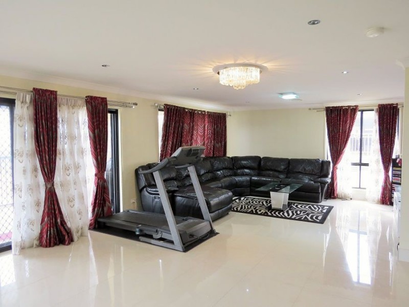 34 Faulkland Crescent, Maryland NSW 2287