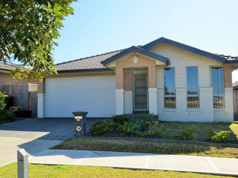 284 South Circuit, Oran Park NSW 2570