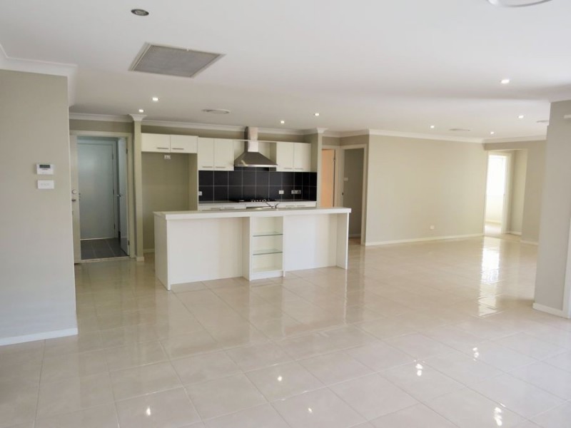 284 South Circuit, Oran Park NSW 2570