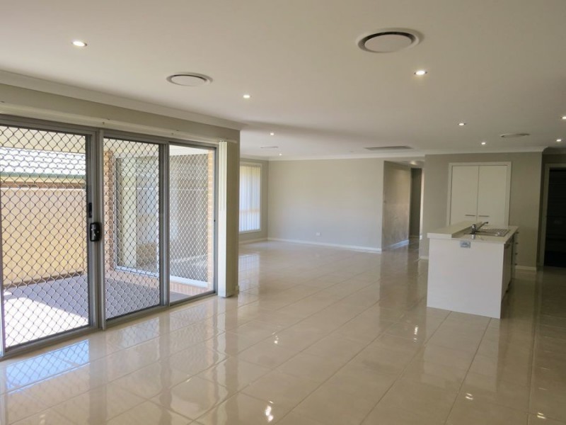 284 South Circuit, Oran Park NSW 2570