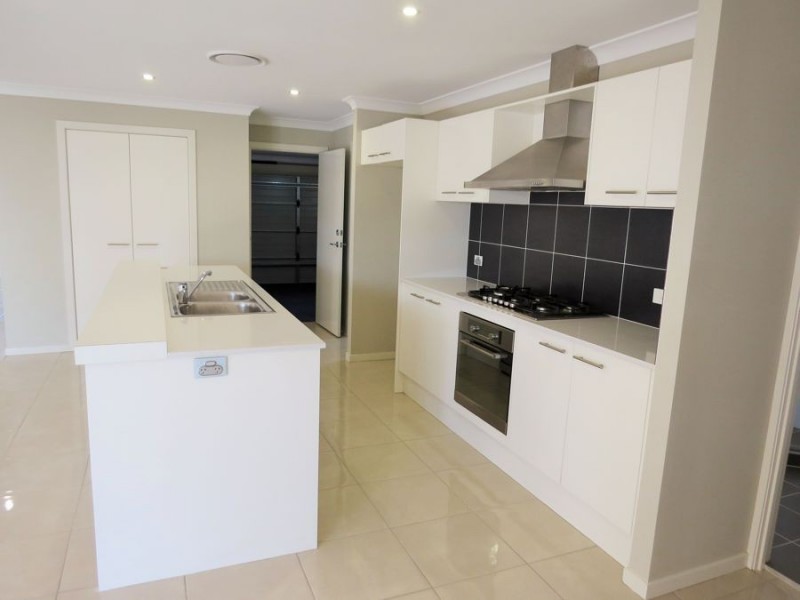 284 South Circuit, Oran Park NSW 2570