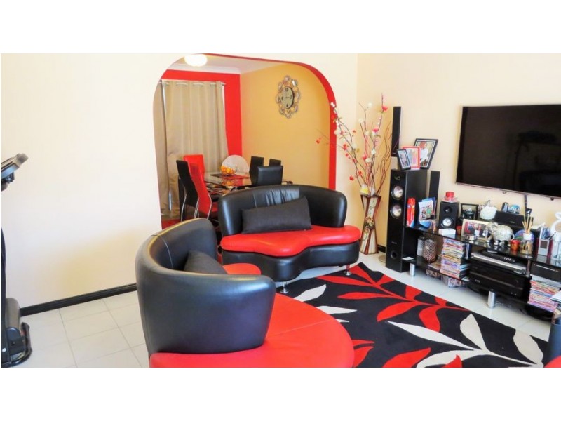 21/4 Jacquinot Place, Glenfield NSW 2167