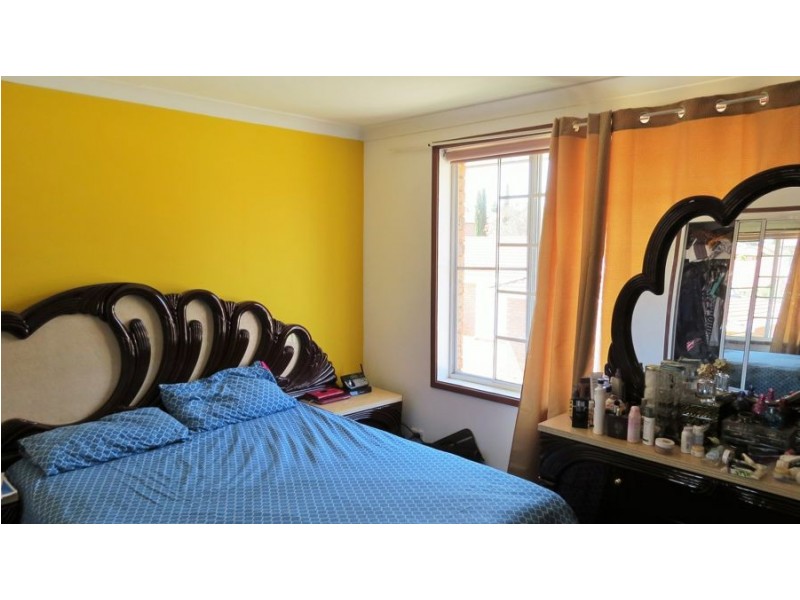 21/4 Jacquinot Place, Glenfield NSW 2167