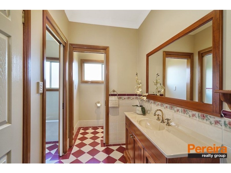 9 John Street, The Oaks NSW 2570