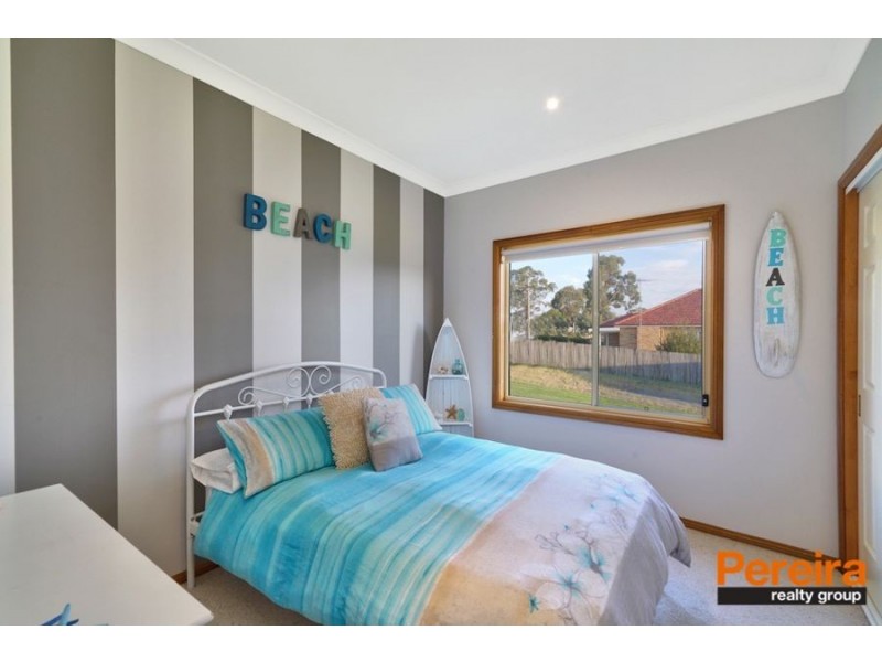 9 John Street, The Oaks NSW 2570