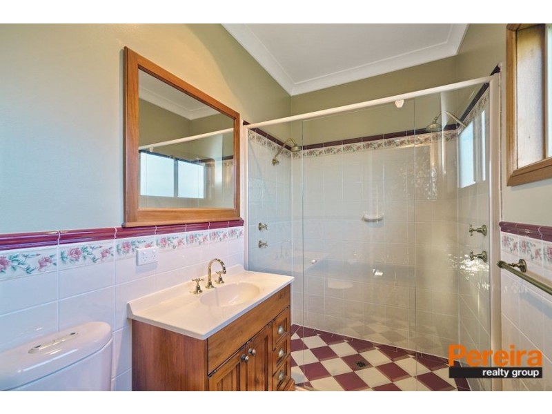 9 John Street, The Oaks NSW 2570