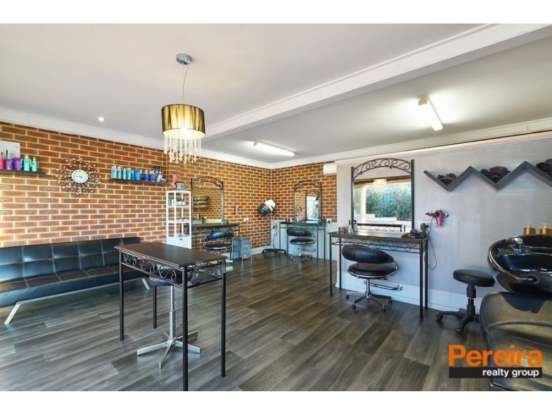 9 John Street, The Oaks NSW 2570