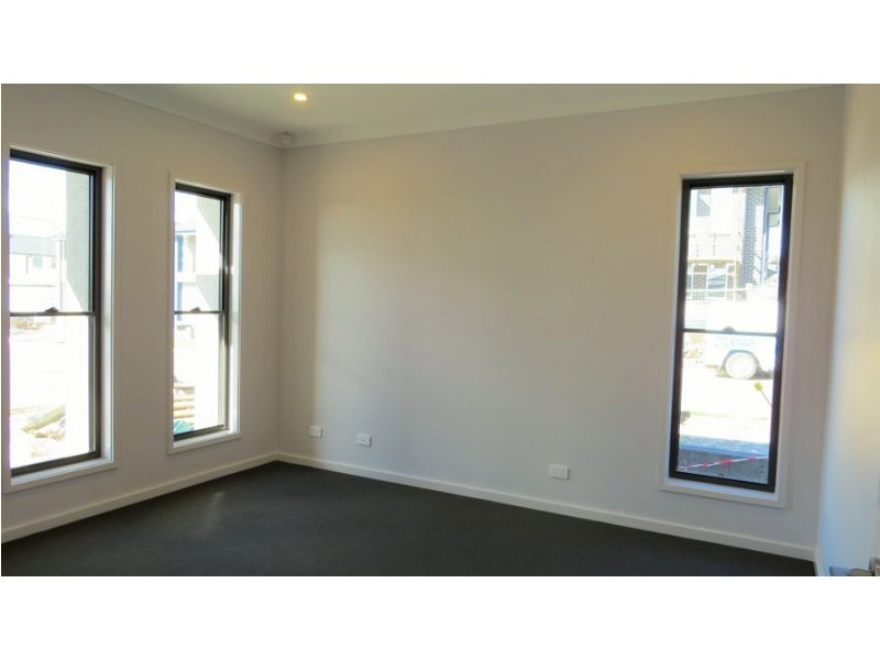 12 Violet Street, Gregory Hills NSW 2557