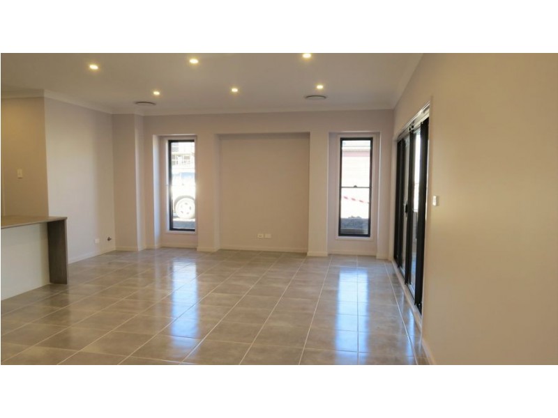 12 Violet Street, Gregory Hills NSW 2557