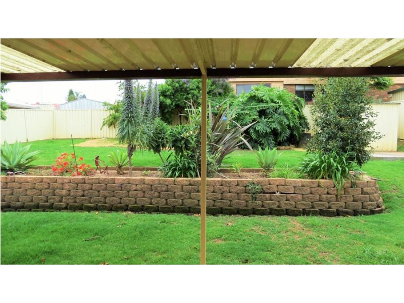 5 Pinot Street, Eschol Park NSW 2558