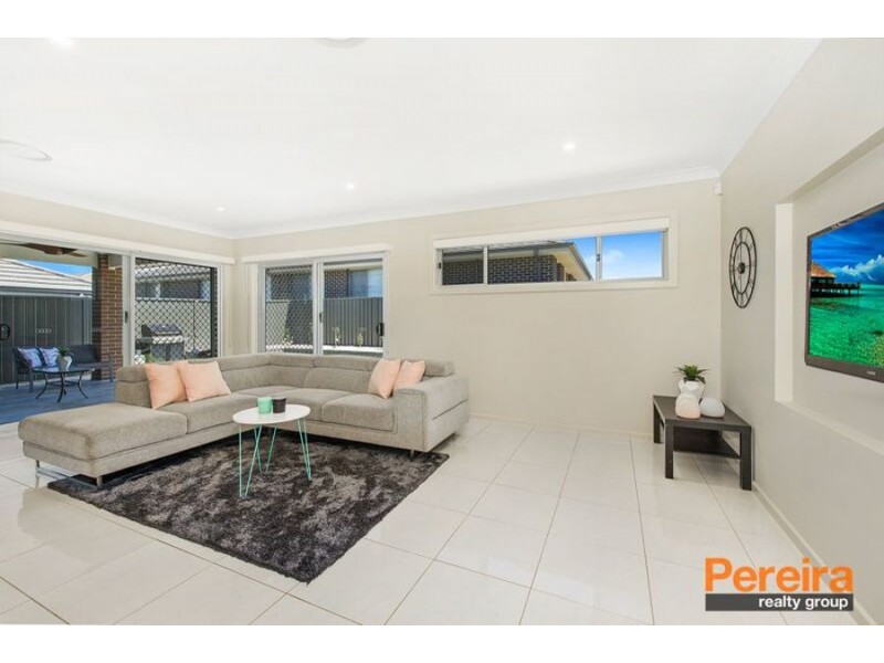 15 Buckingham Loop, Oran Park NSW 2570