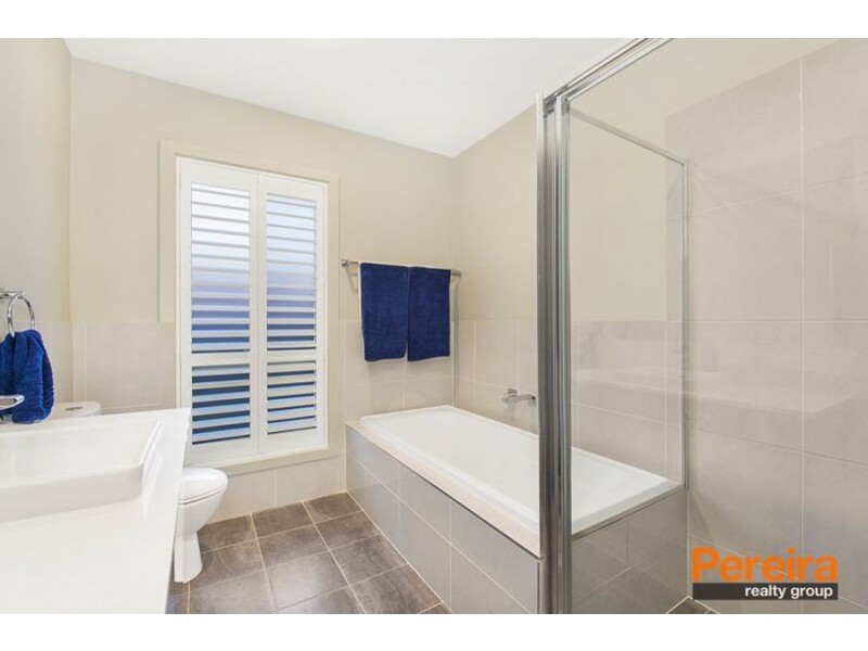 15 Buckingham Loop, Oran Park NSW 2570