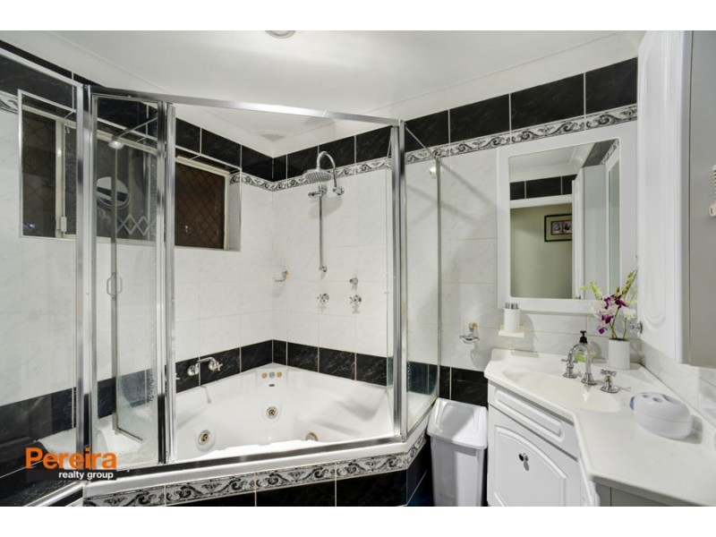 20 Edinburgh Crescent, St Andrews NSW 2566