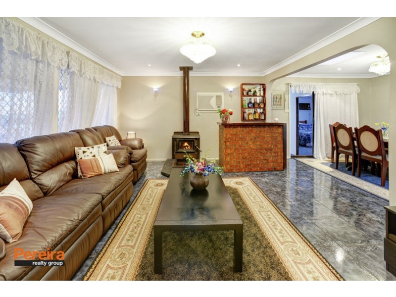 20 Edinburgh Crescent, St Andrews NSW 2566