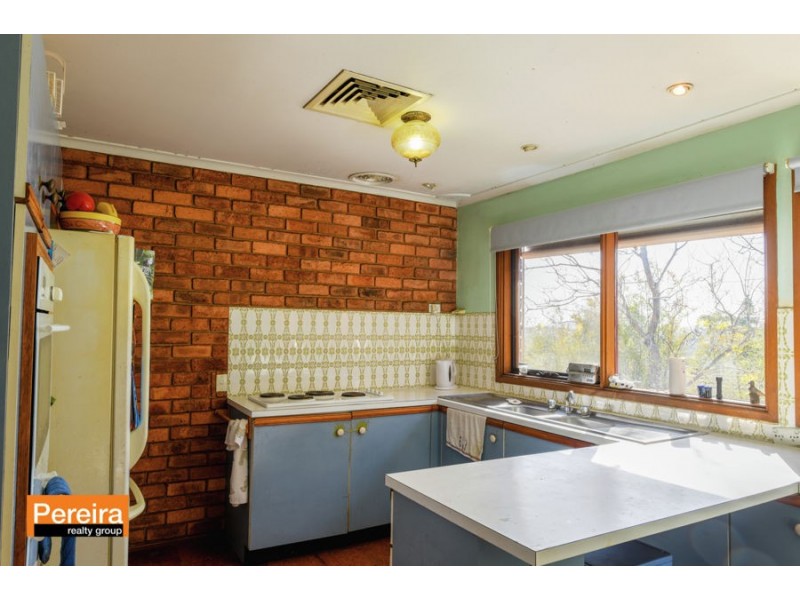 6 Cobb Place, Ambarvale NSW 2560