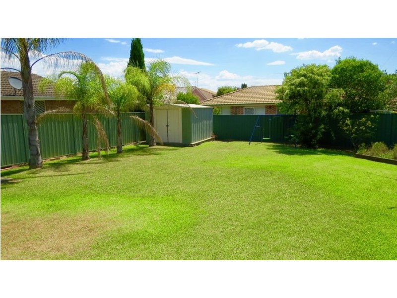 8 Rigo Place, Glenfield NSW 2167