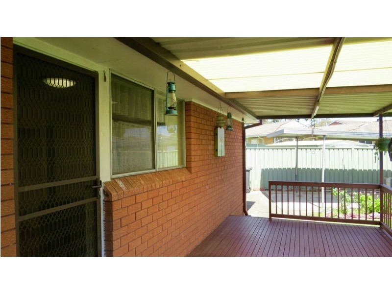 8 Rigo Place, Glenfield NSW 2167