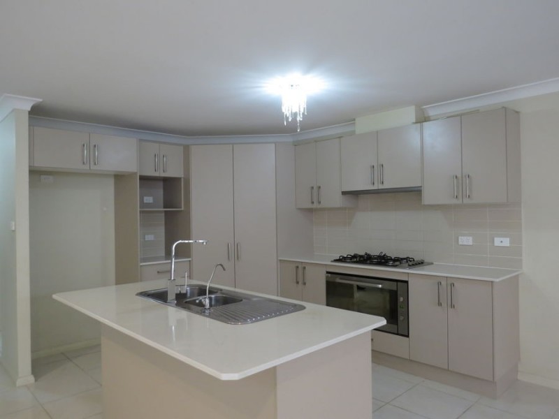 4 McIntyre Circuit, Middleton Grange NSW 2171