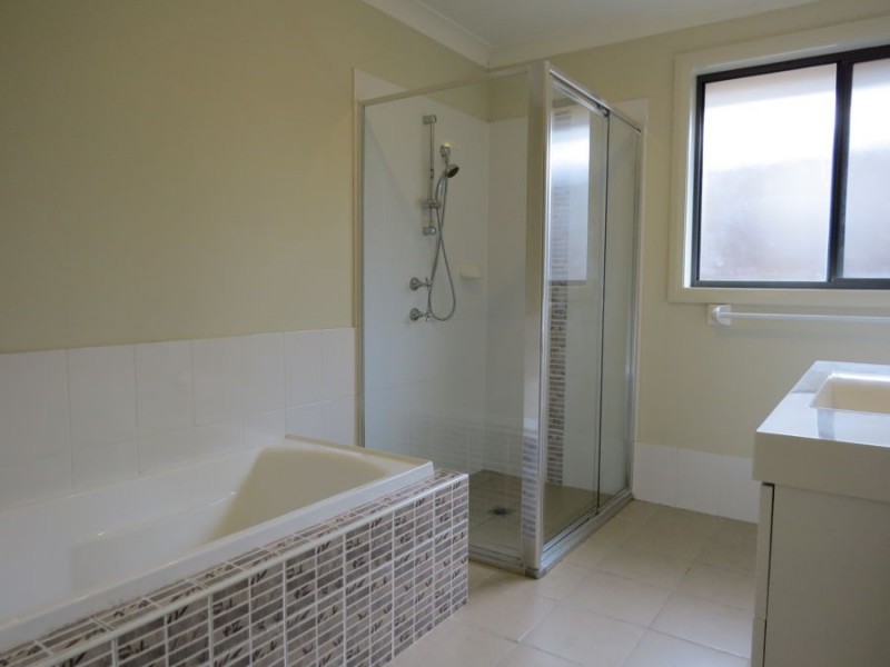 4 McIntyre Circuit, Middleton Grange NSW 2171