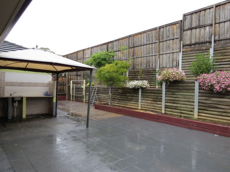 4 McIntyre Circuit, Middleton Grange NSW 2171